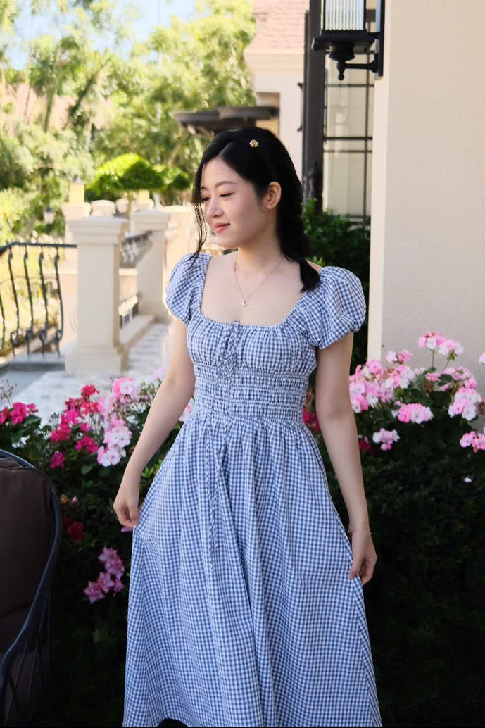 Đầm Lucy