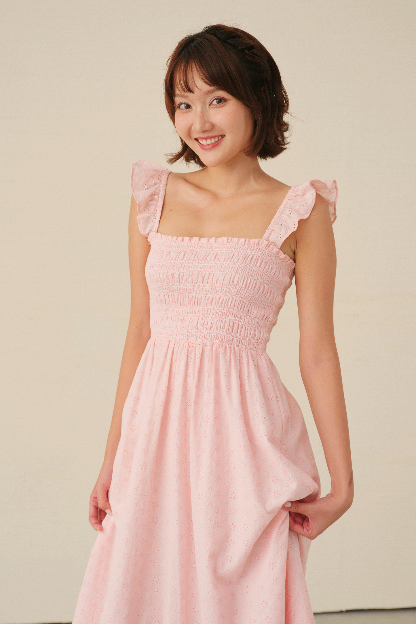 Rym dress in pink embroidered