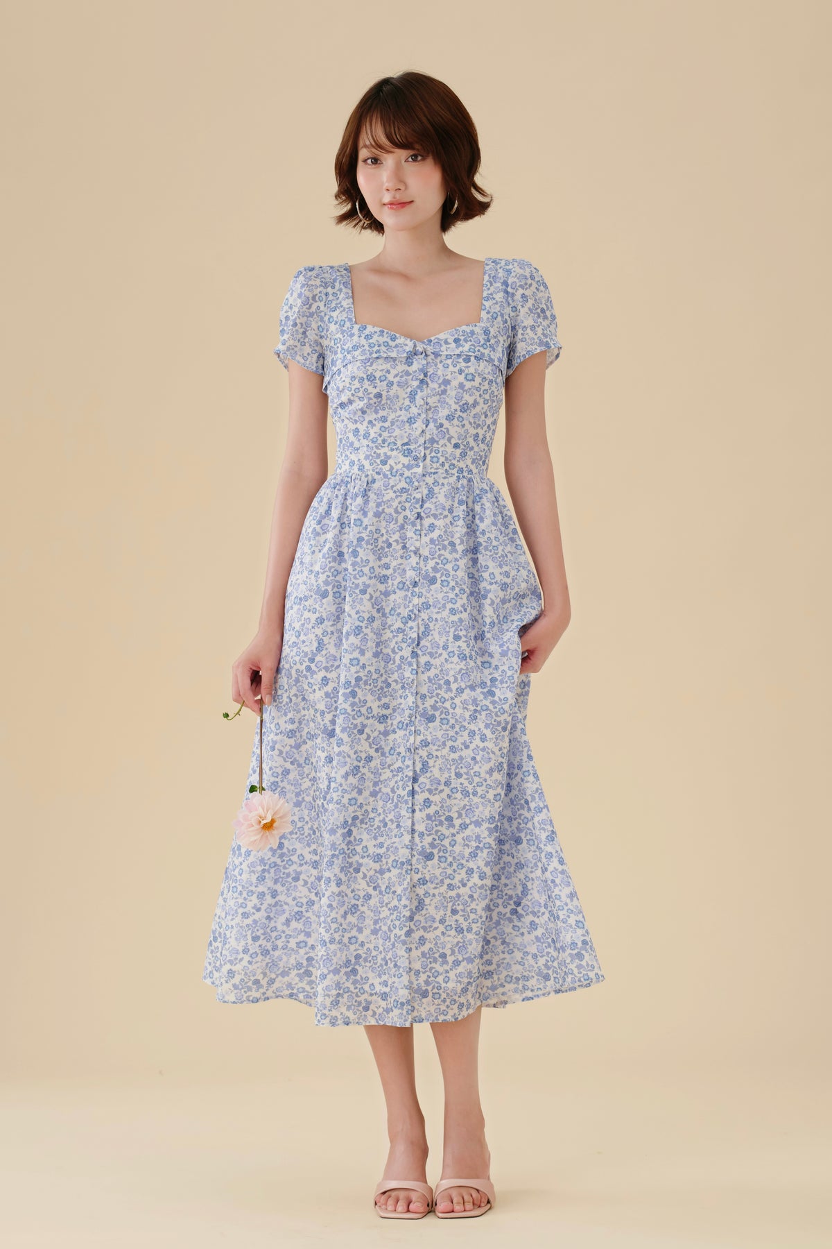 Petra dress in Flax – Flower Blue