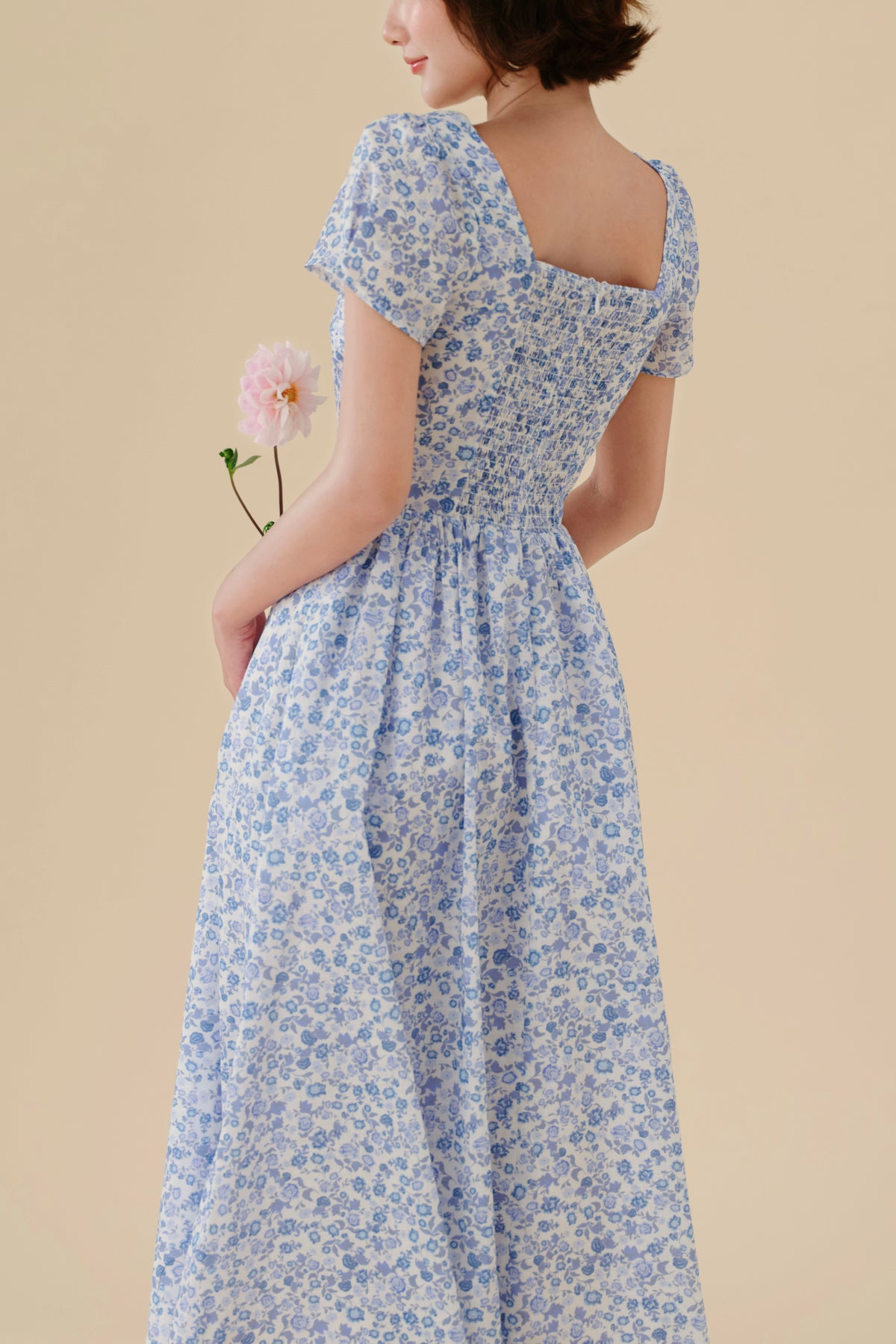 Petra dress in Flax – Flower Blue